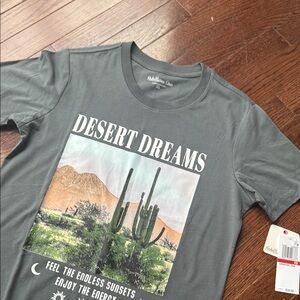 NWT Desert Dreams Graphic T-Shirt - Gray